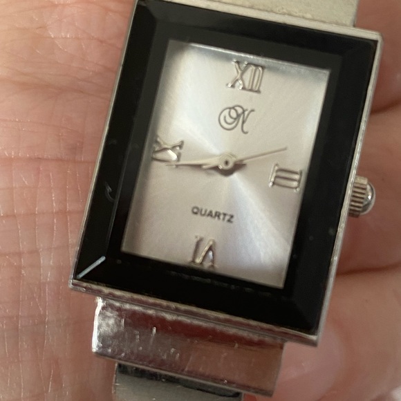 Lady’s watch - Picture 2 of 3